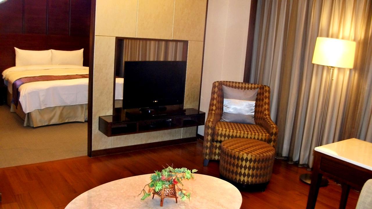 Elite Hotel Toufen Exteriör bild